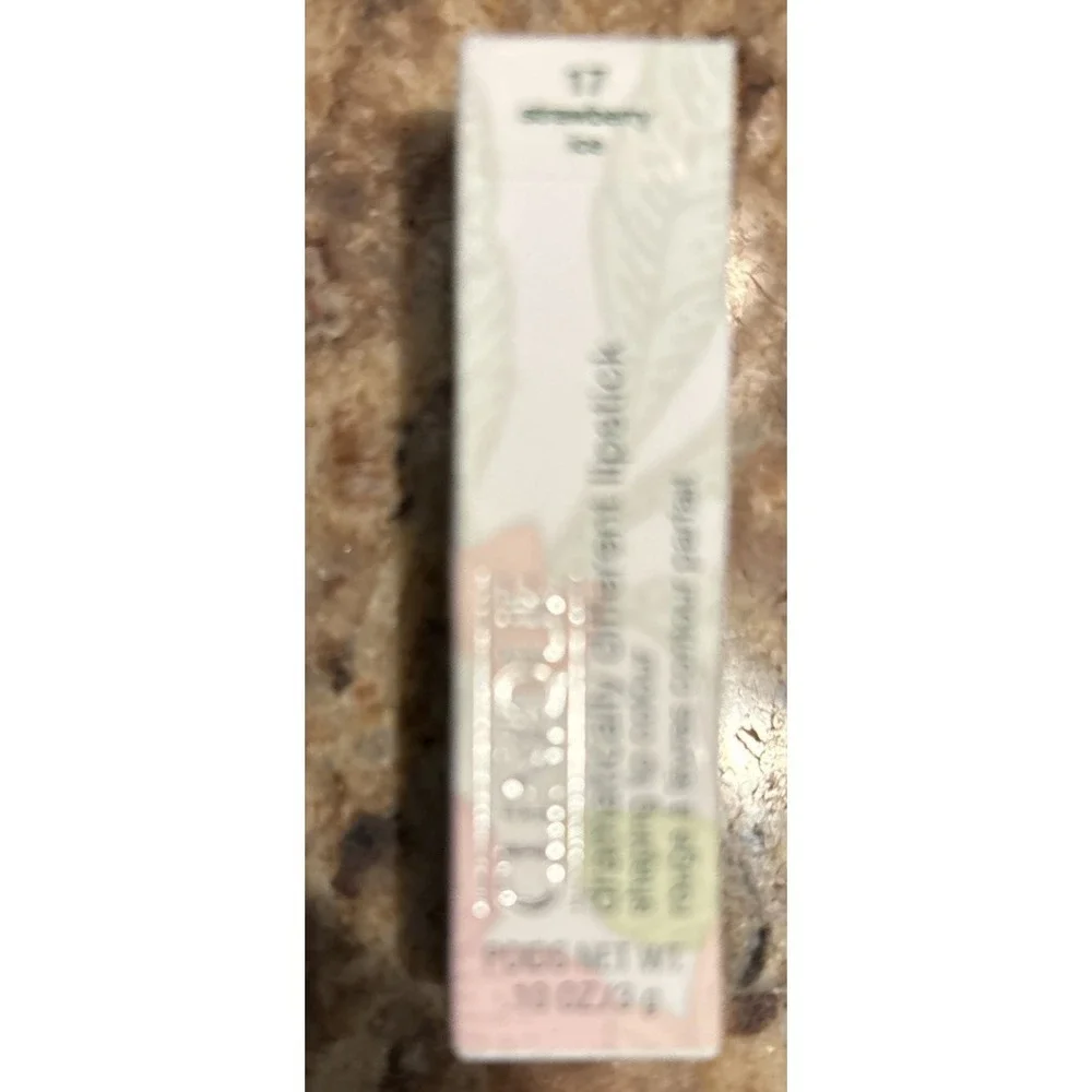 CLINIQUE Dramatically Different Lipstick in 17 Strawberry Ice‎ .10 oz 3 g